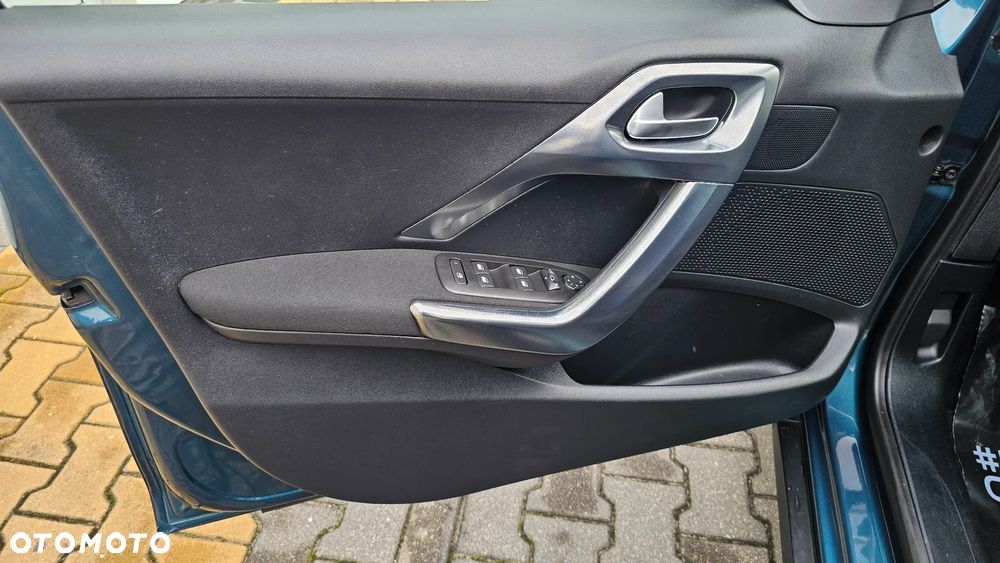 Peugeot 2008 BlueHDi 100 STOP & START Allure - 19