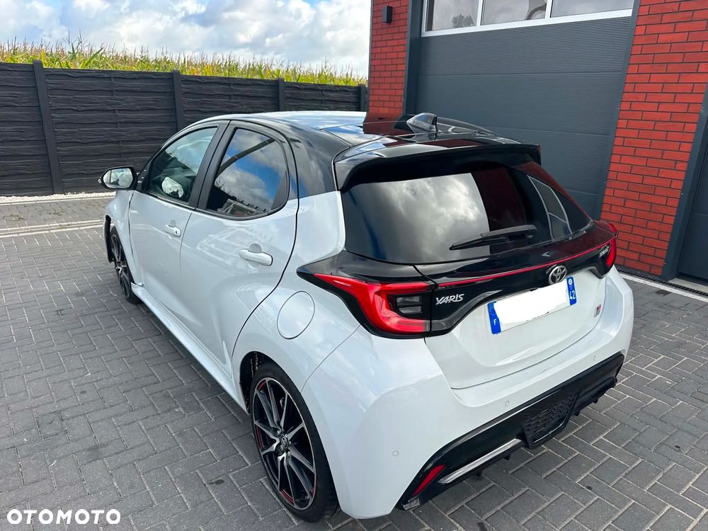 Toyota Yaris Hybrid 1.5 GR Sport - 37