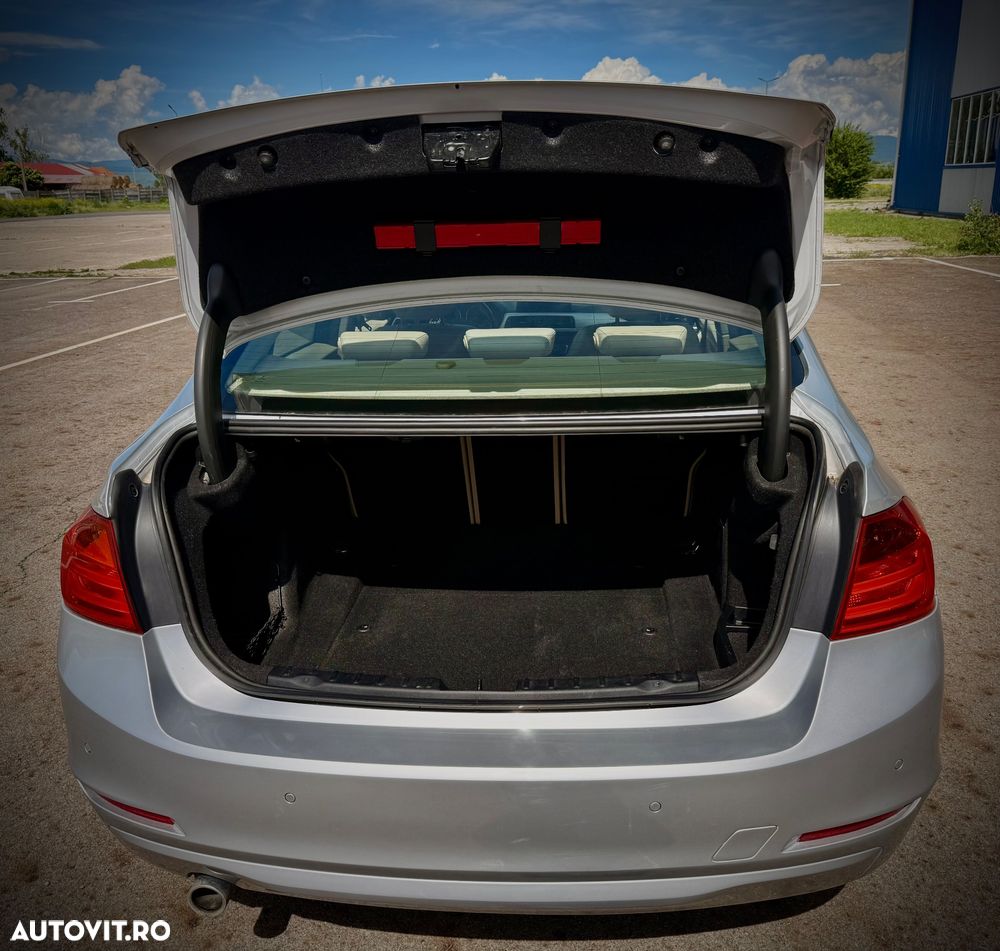 BMW Seria 3 320d xDrive Aut. - 8