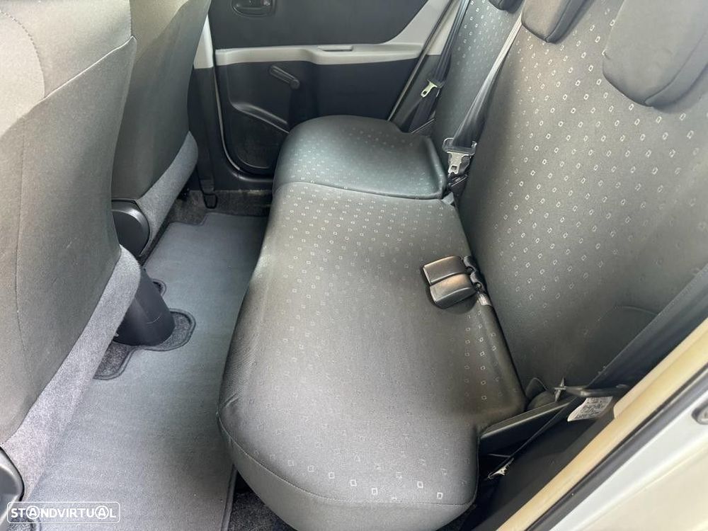 Toyota Yaris 1.4 D-4D AC - 9
