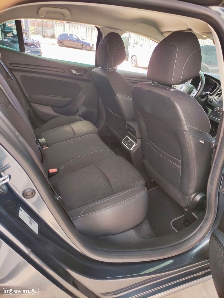 Renault Mégane 1.5 Blue dCi Limited - 10