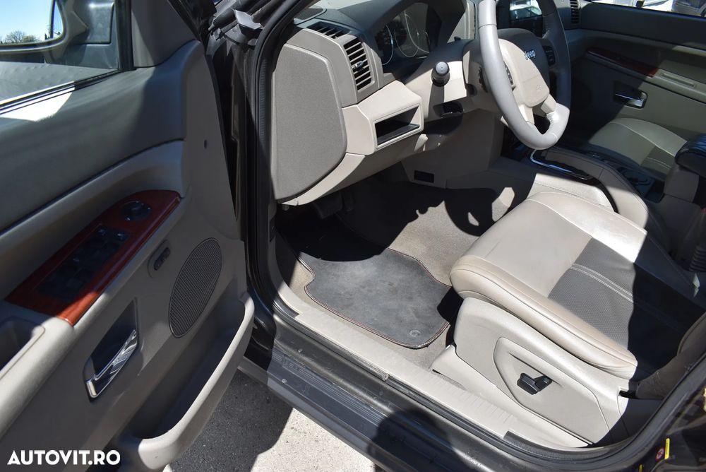 Jeep Grand Cherokee - 16
