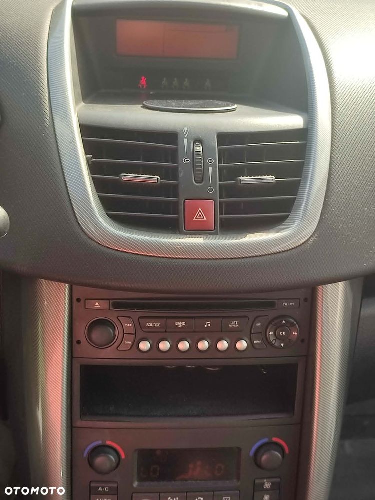 Peugeot 207 1.4 - 14