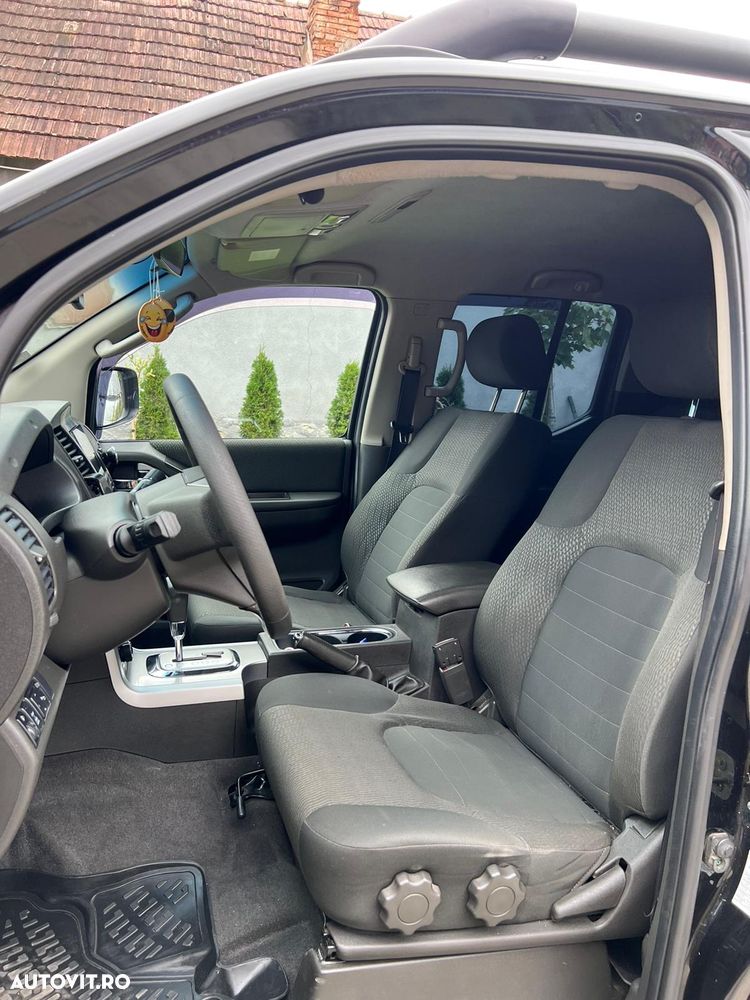 Nissan Navara 2.5 dCi DPF 4X4 Double Cab LE Plus Aut. - 9