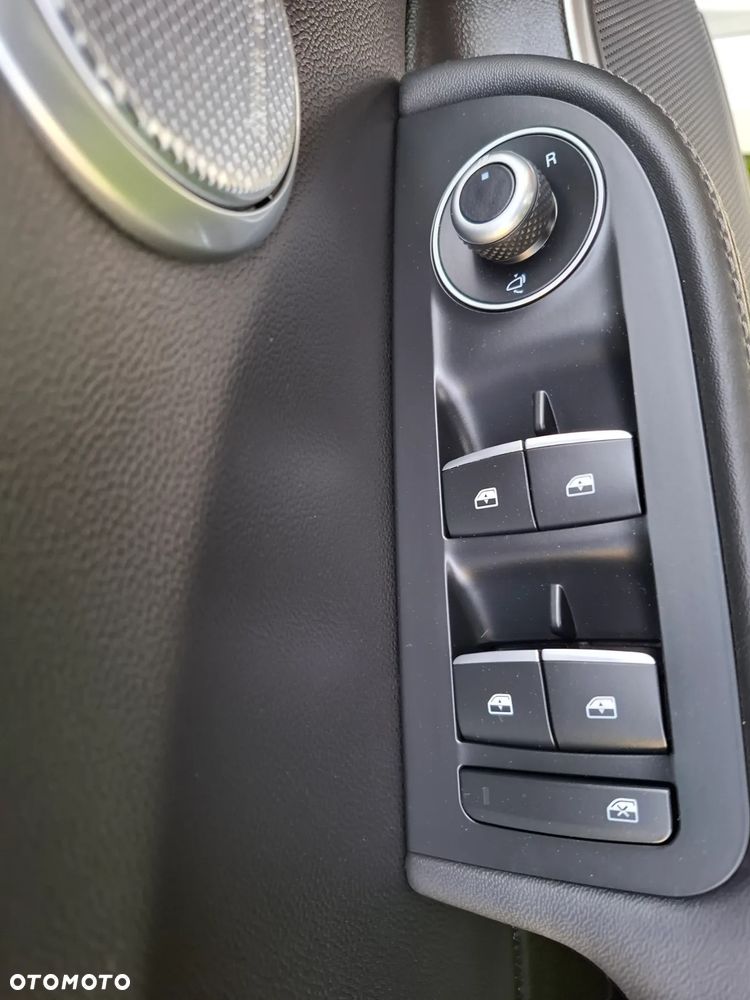 Alfa Romeo Giulia 2.0 Turbo 16V AT8 Veloce - 18