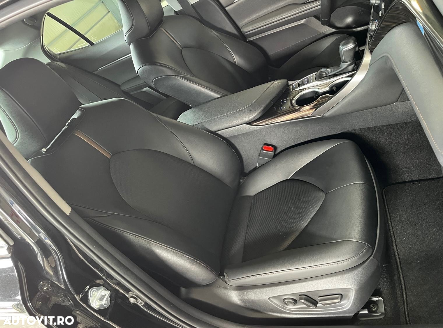 Toyota Camry 2.5 HEV Executive - 22