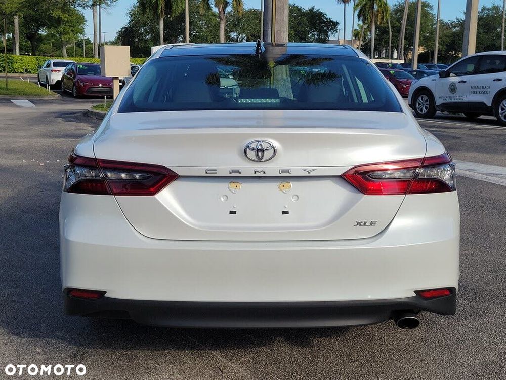 Toyota Camry Executive - 6