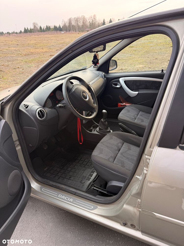 Dacia Logan 1.6 Laureate - 12