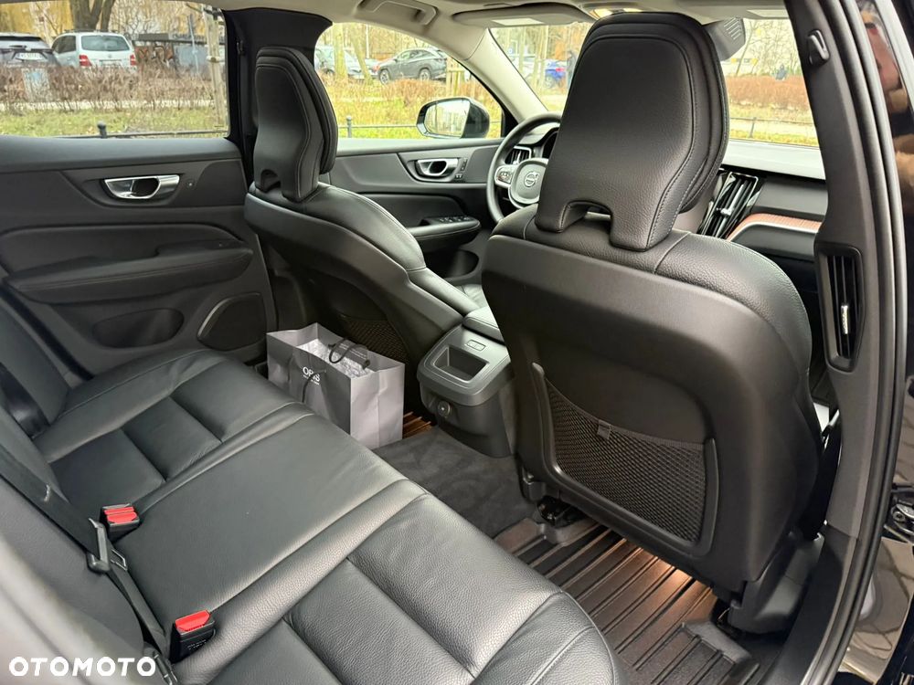 Volvo S60 B5 B AWD Plus Dark - 32