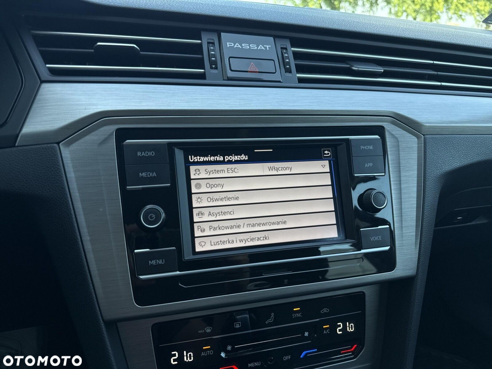 Volkswagen Passat - 24