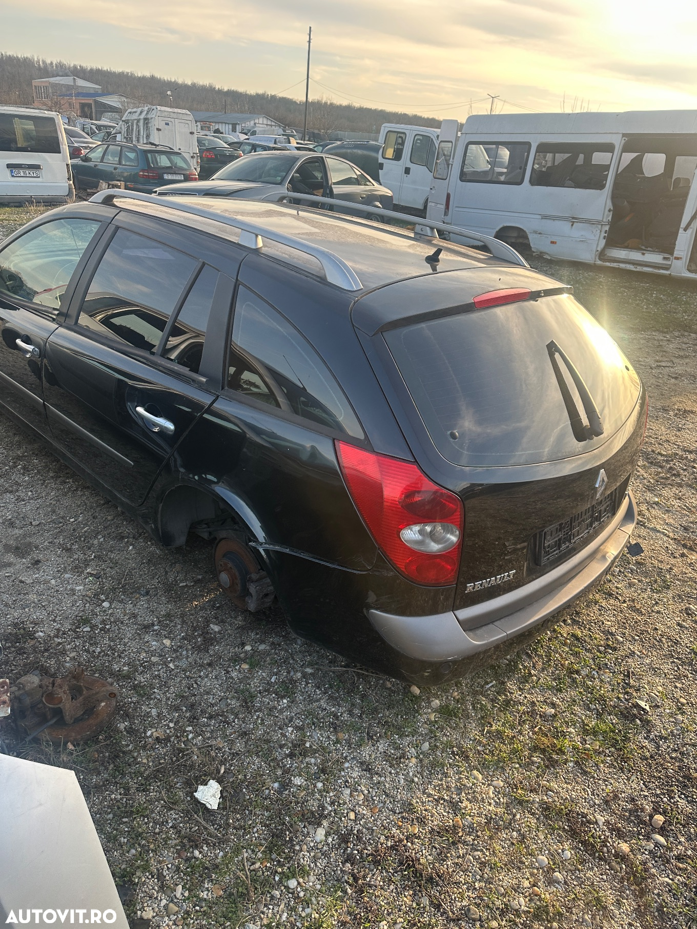 Dezmembrez Renault Laguna - 2