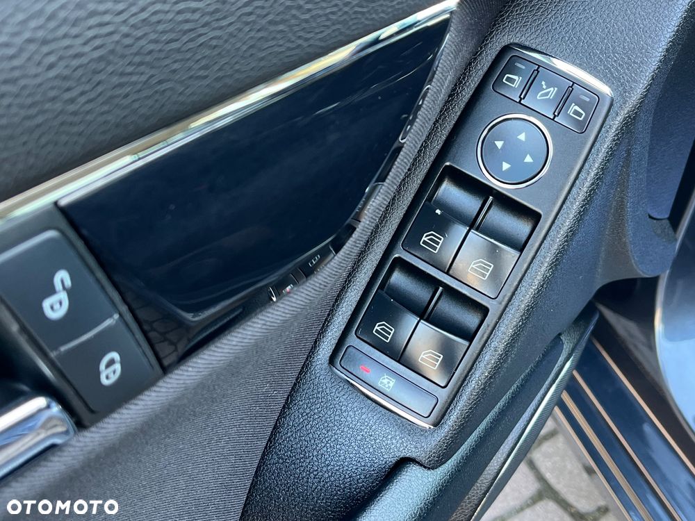 Mercedes-Benz Klasa C 180 Kompressor BlueEFFICIENCY - 21
