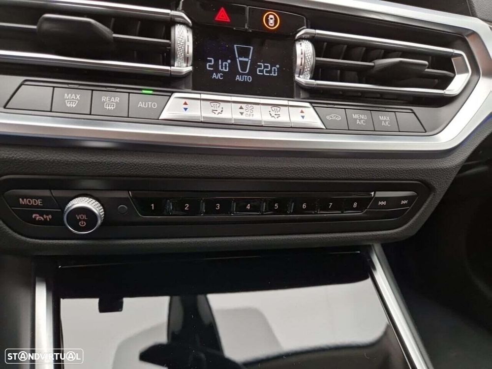 BMW 318 d Touring Line Sport Auto - 26