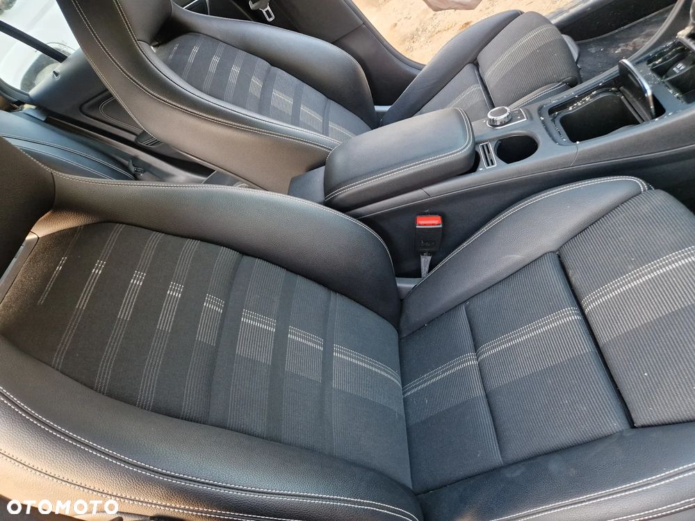 Mercedes-Benz CLA 220 4Matic 7G-DCT UrbanStyle Edition - 13