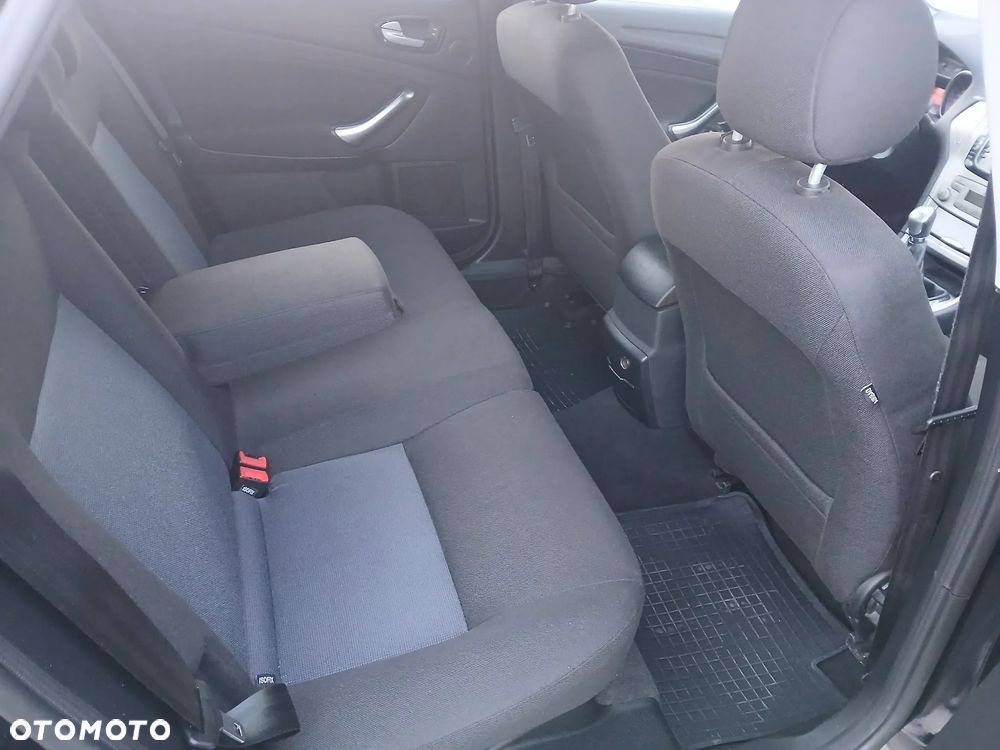 Ford Mondeo 1.6 Gold X - 22