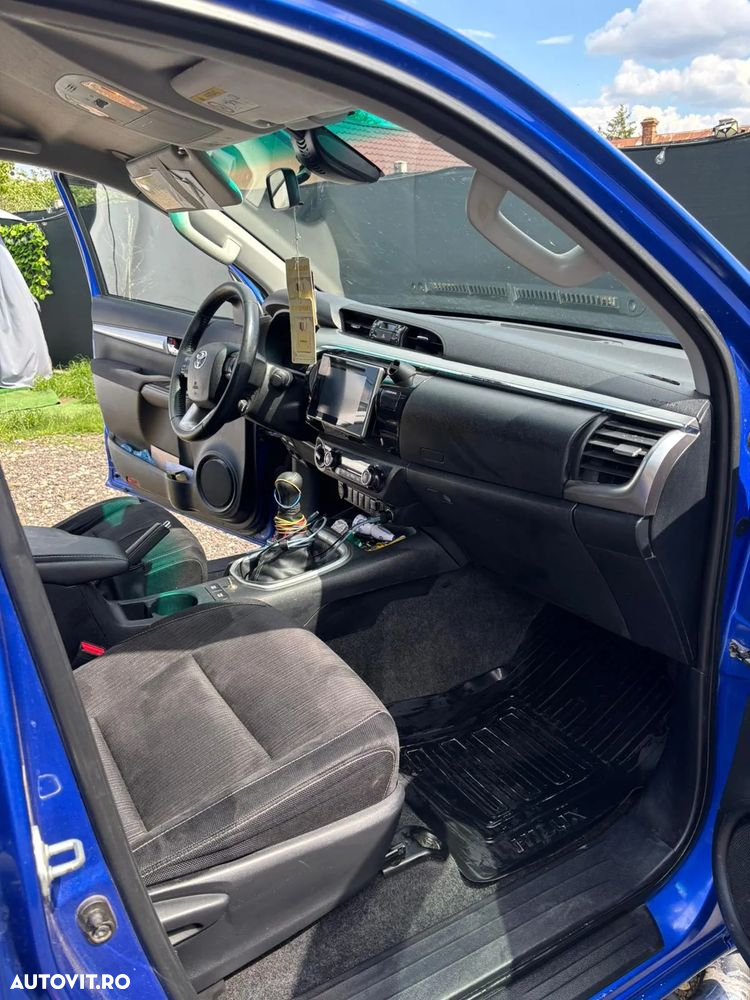 Toyota Hilux 4x4 Double Cab M/T Comfort - 9