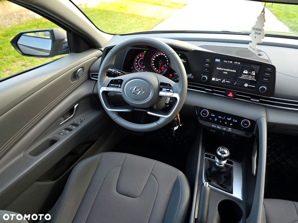 Hyundai Elantra 1.6 Smart - 17