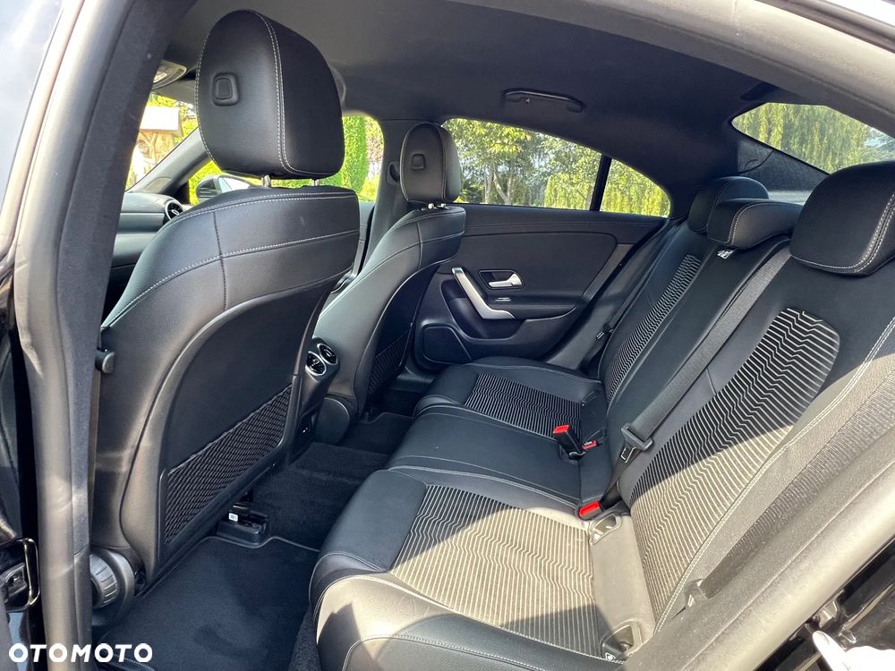 Mercedes-Benz CLA 180 Progressive 7G-DCT - 16