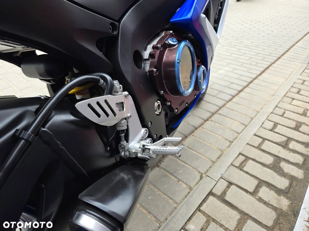 Suzuki GSX-R - 16