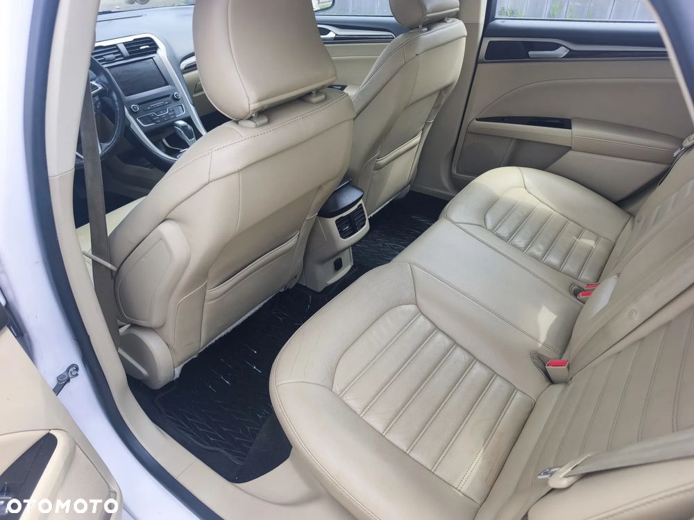 Ford Fusion - 10
