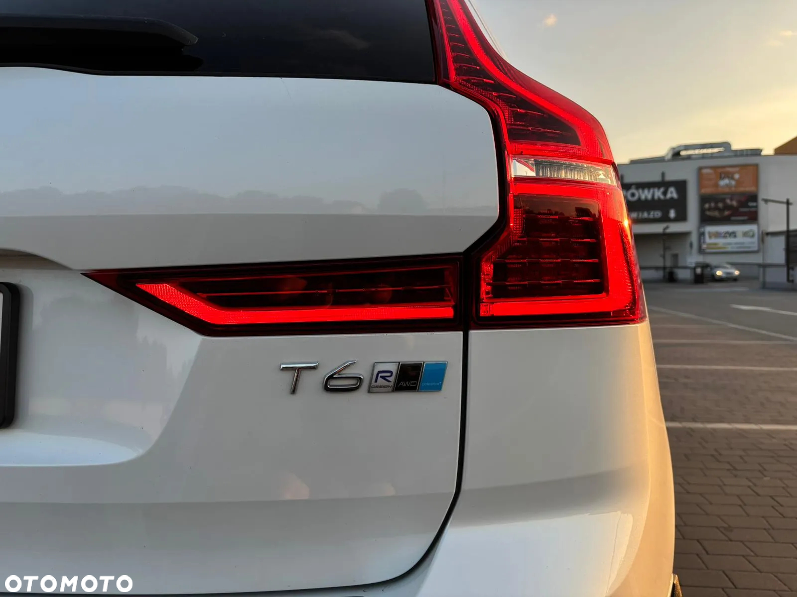 Volvo XC 60 T6 AWD Geartronic RDesign - 32