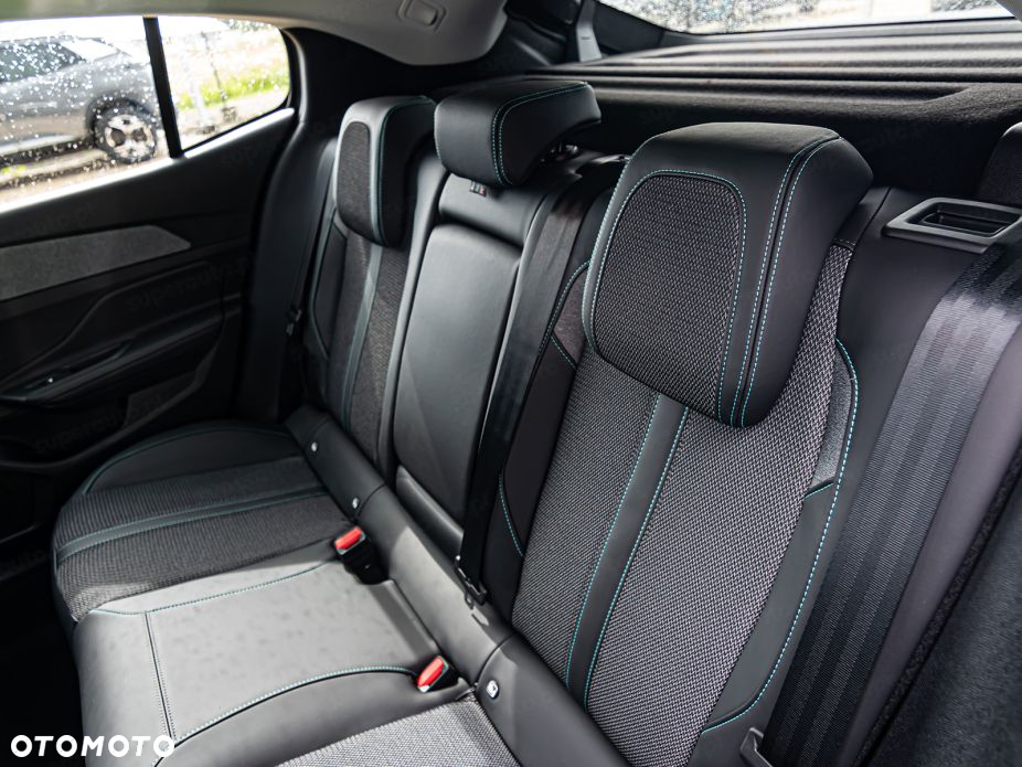 Peugeot 408 - 15