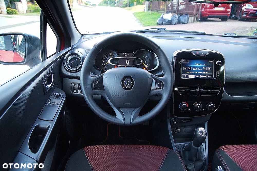 Renault Clio 1.2 16V 75 Experience - 12