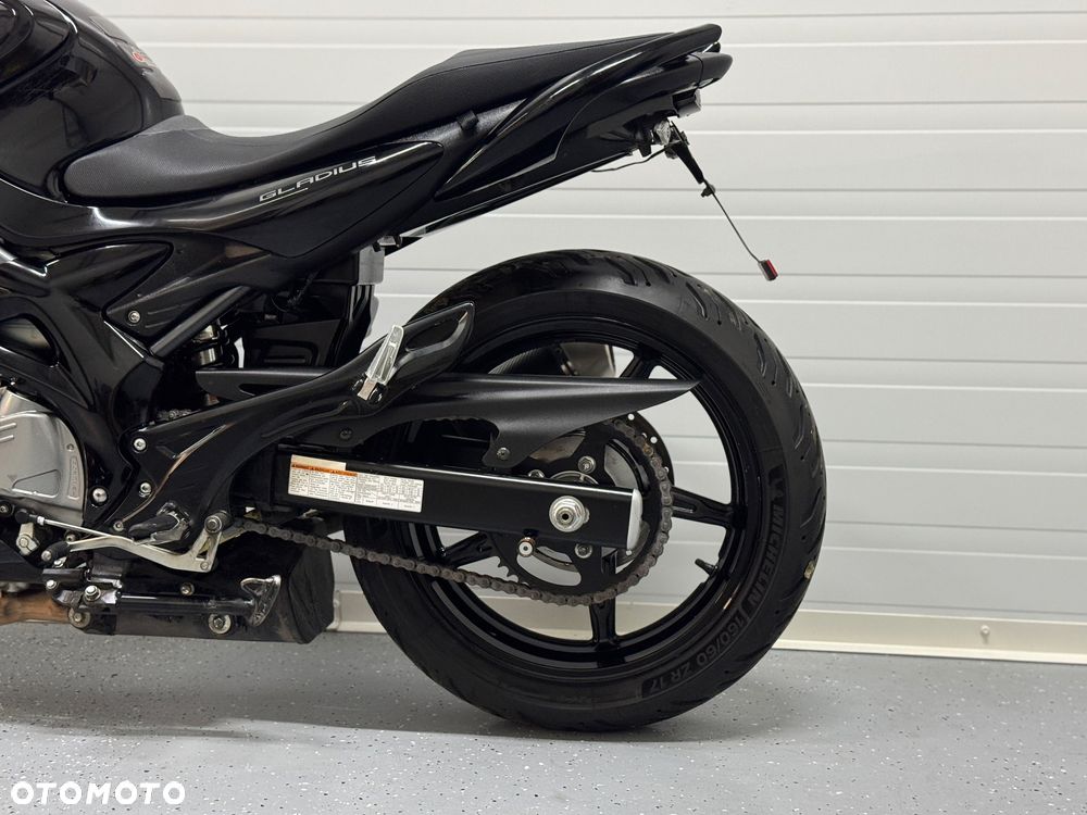 Suzuki Gladius - 11