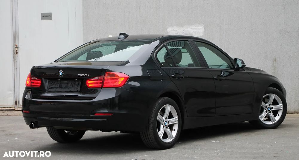 BMW Seria 3 320i Aut. Sport Line - 15