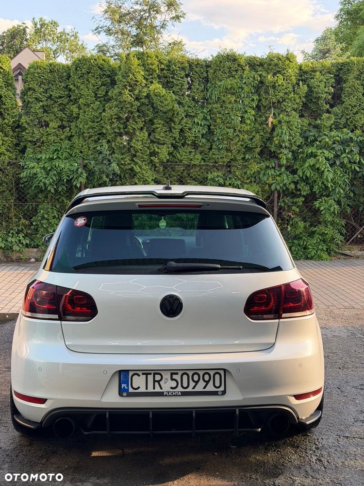 Volkswagen Golf - 6