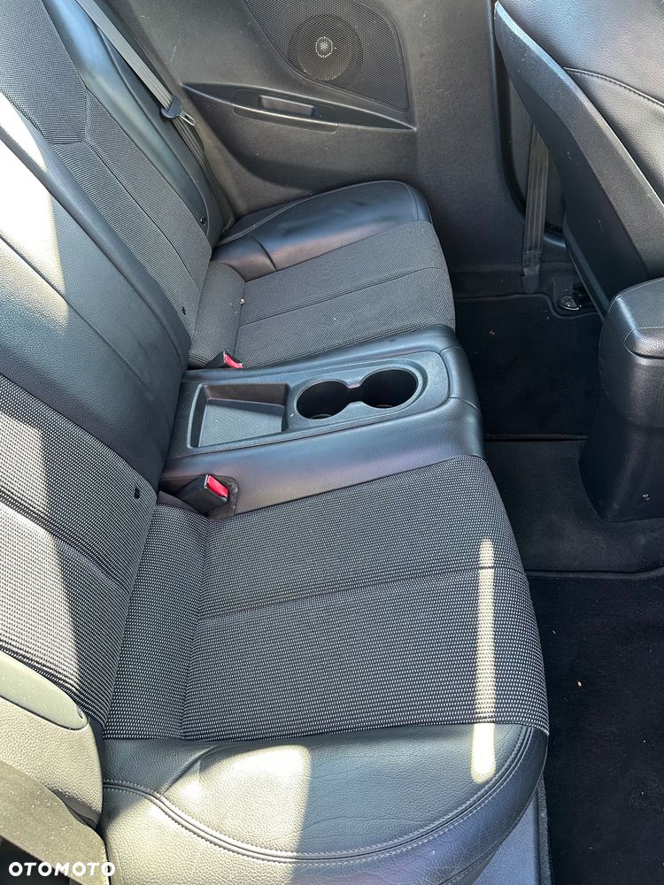 Hyundai Veloster 1.6 Premium - 12