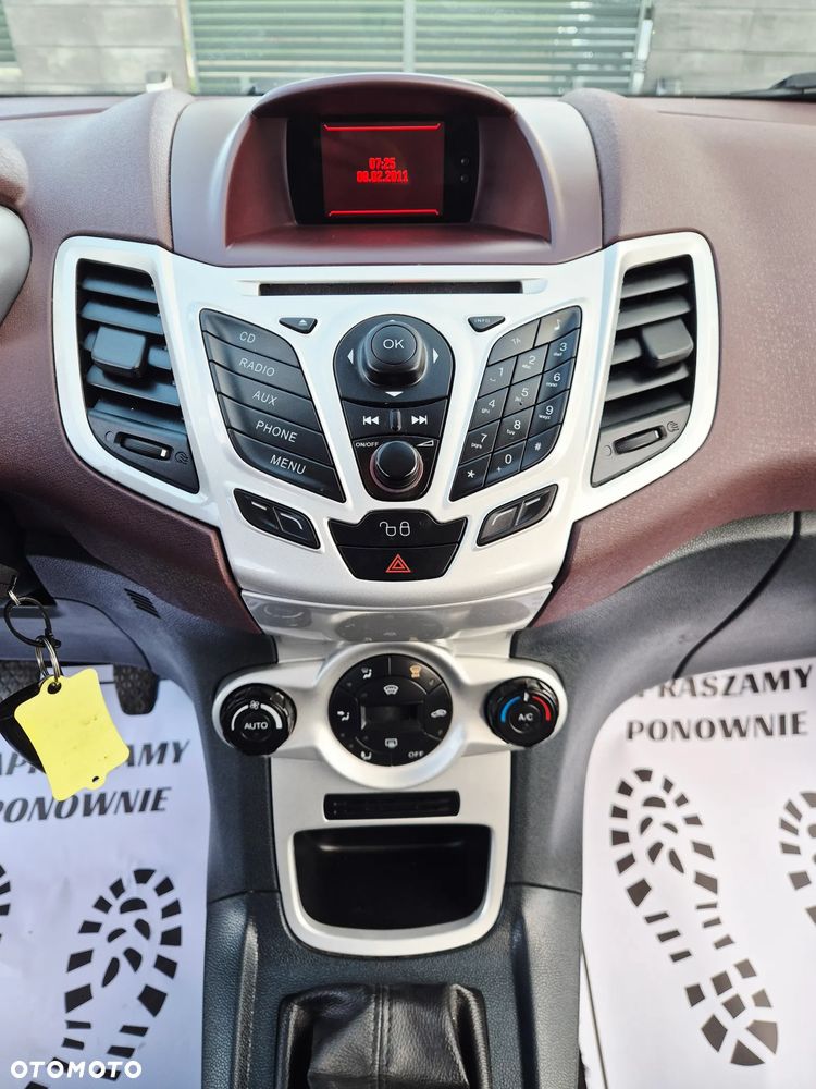 Ford Fiesta 1.4 Champions Edition - 23