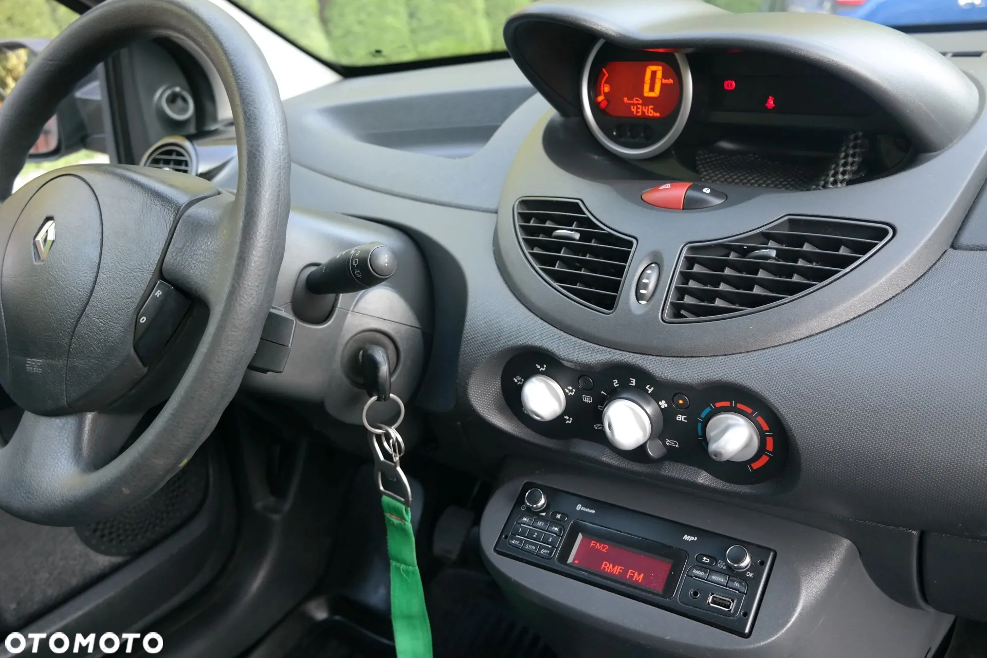 Renault Twingo 1.2 16V Eco Access - 9