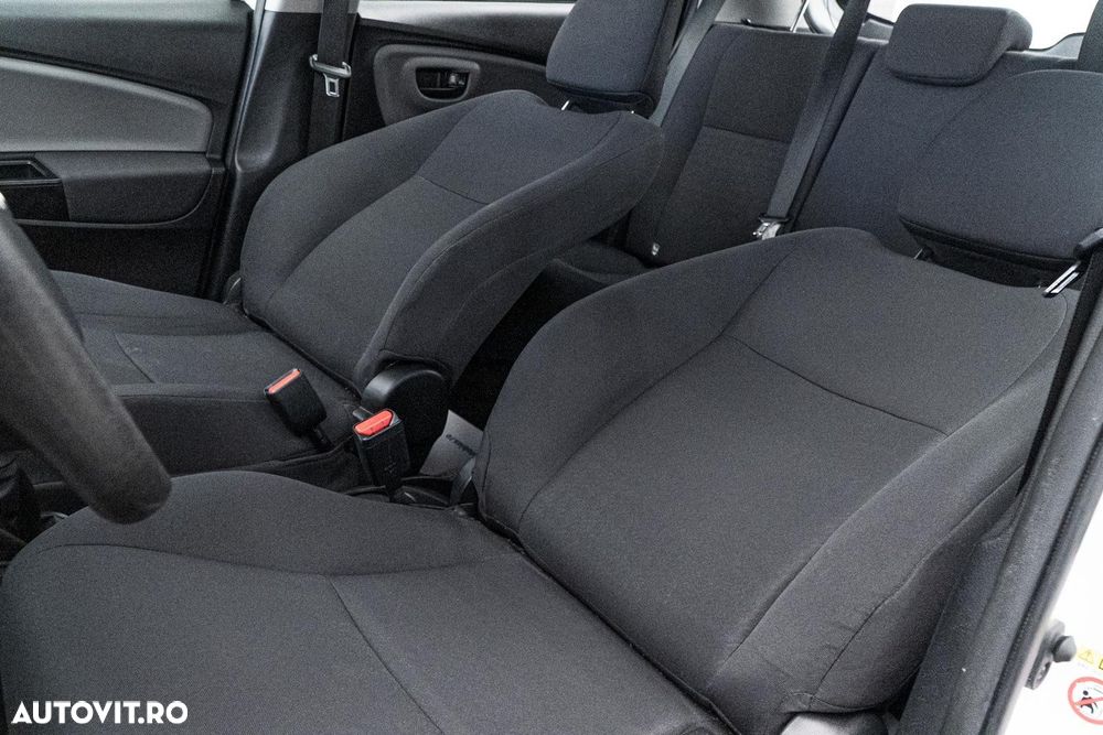 Toyota Yaris 1.0 L Eco - 13