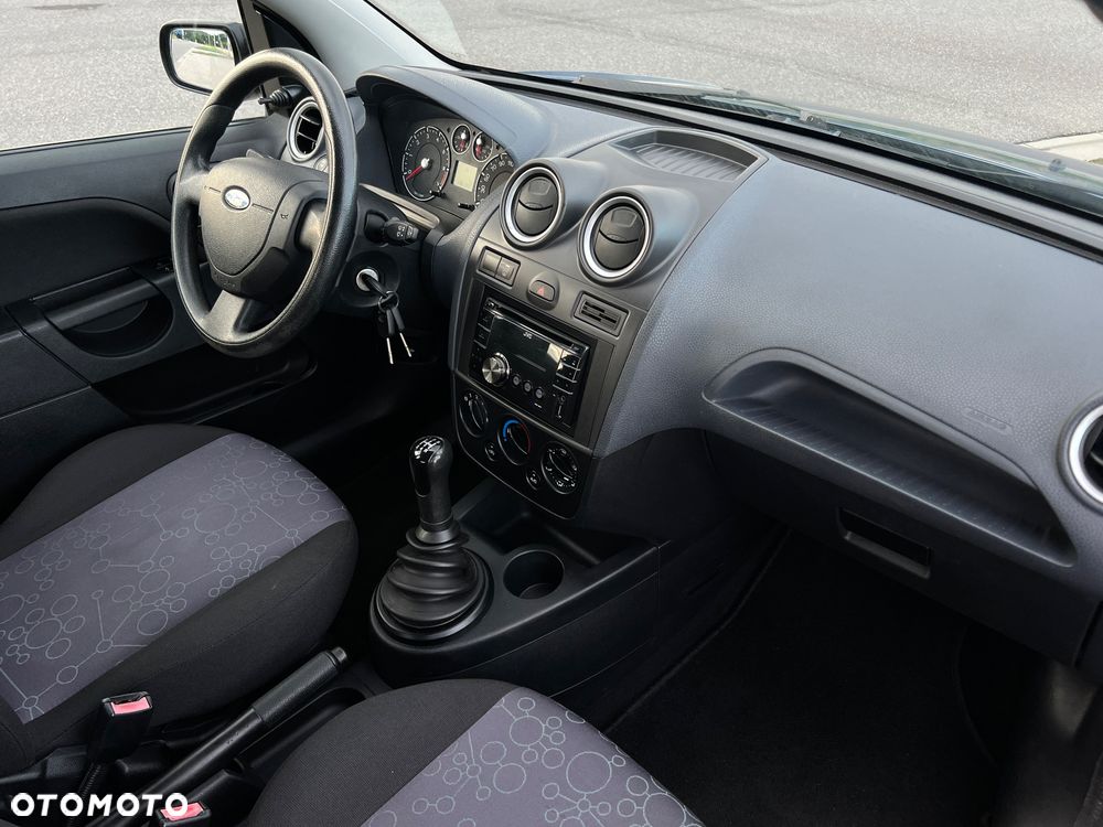 Ford Fiesta 1.4 Ambiente - 16