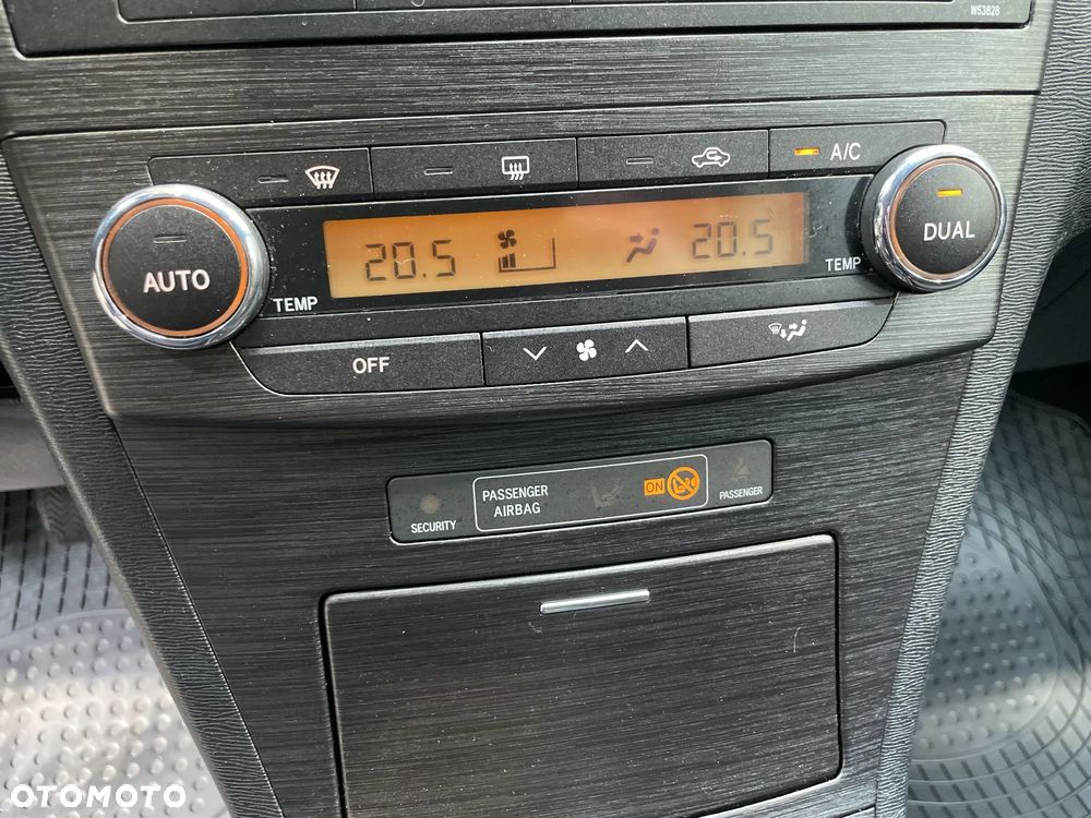 Toyota Avensis 2.0 Sol plus - 23