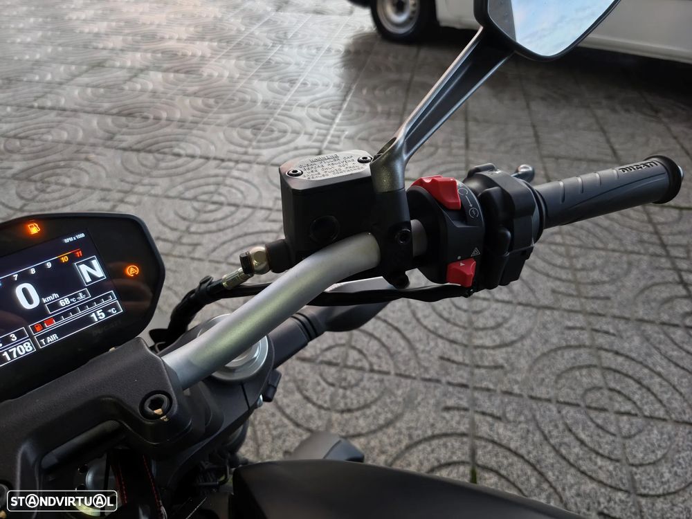 Ducati Monster 821 - 10