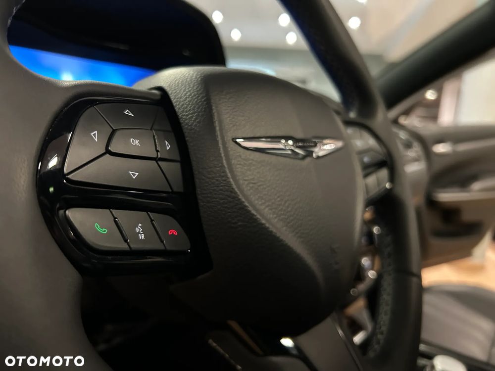 Chrysler 300s - 13