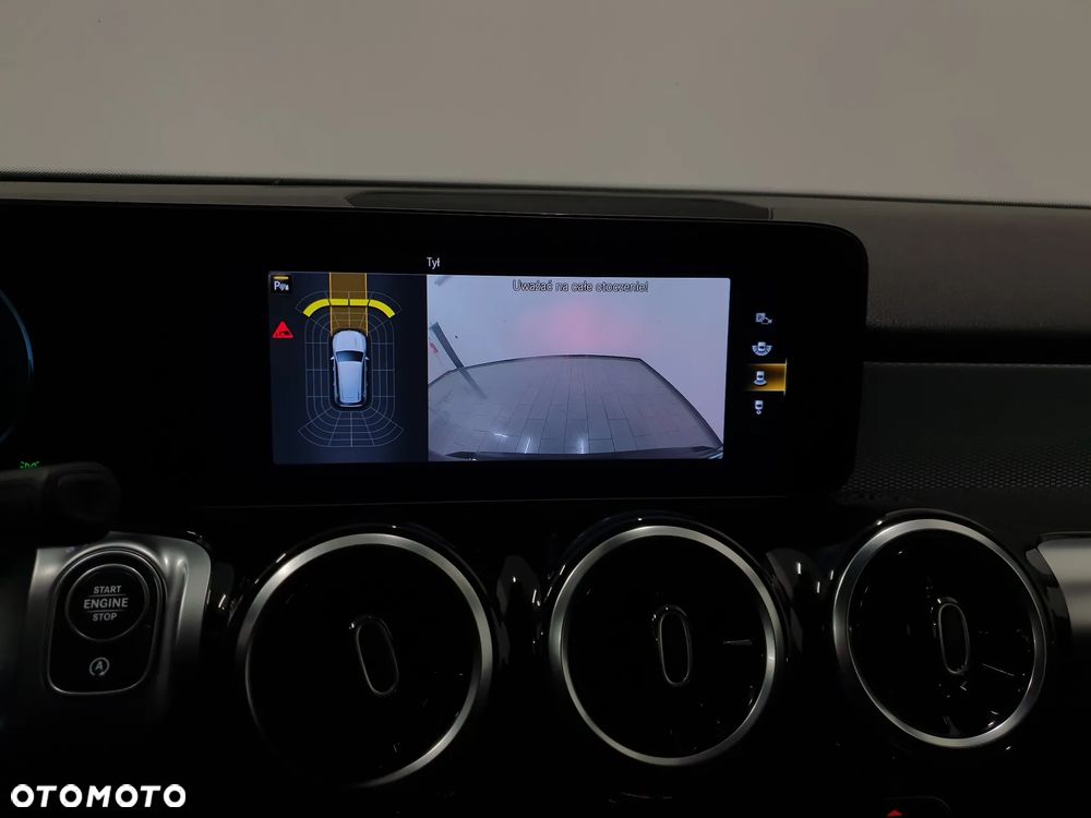 Mercedes-Benz GLB 200 d 4-Matic AMG Line 8G-DCT - 25
