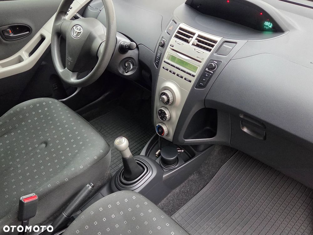 Toyota Yaris 1.3 Terra - 12