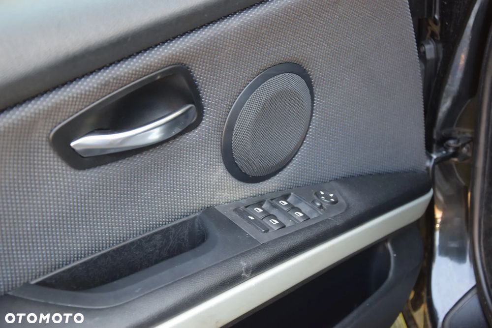 BMW Seria 3 318i - 27