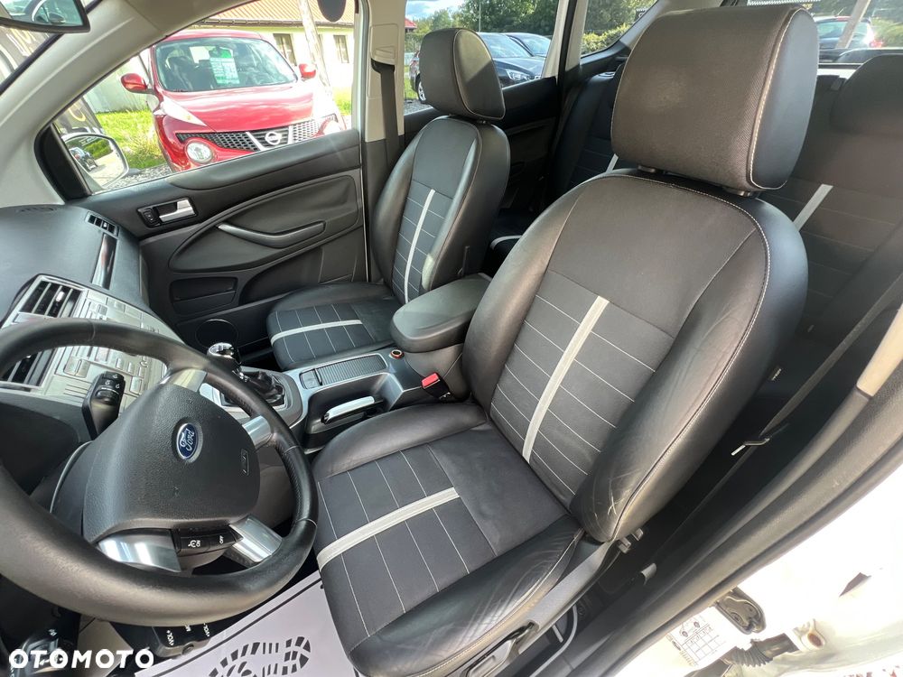 Ford Kuga - 24