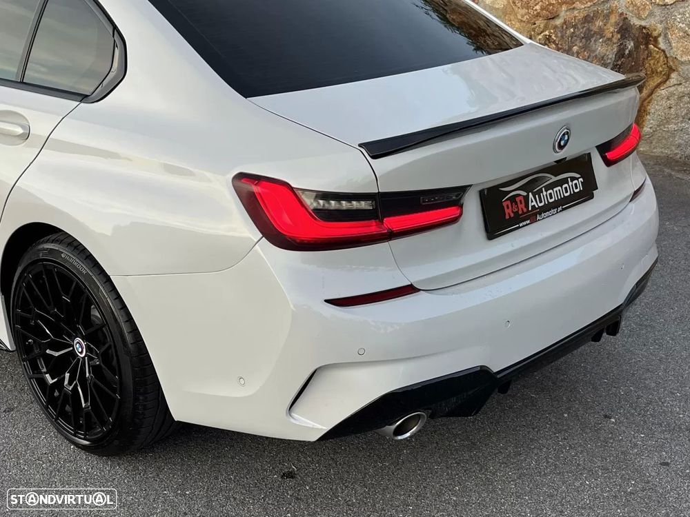 BMW 320 d Pack Desportivo M Auto - 12