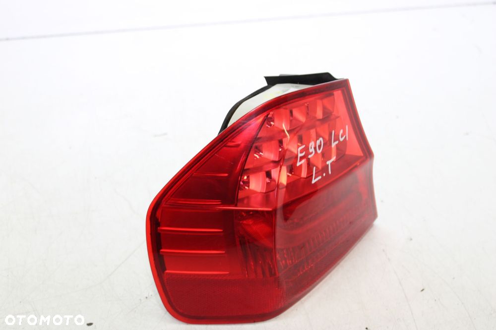 LAMPA LEWY LEWA TYŁ TYLNA W BŁOTNIK BMW E90 LIFT LCI 7289425 LED LCI - 2