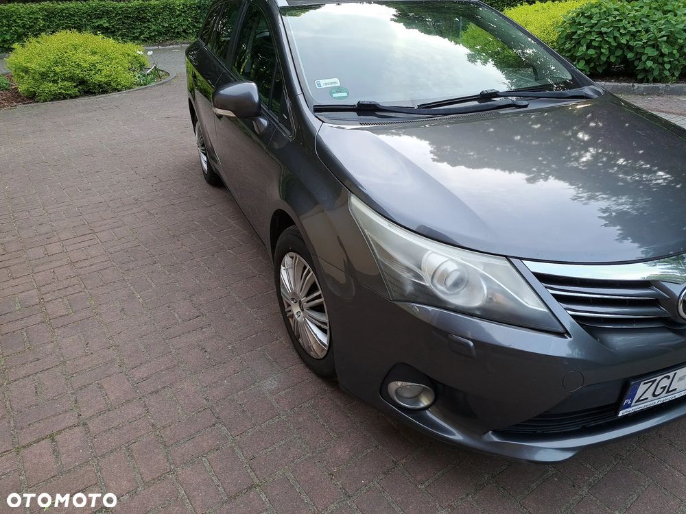 Toyota Avensis 2.0 D-4D Active - 1