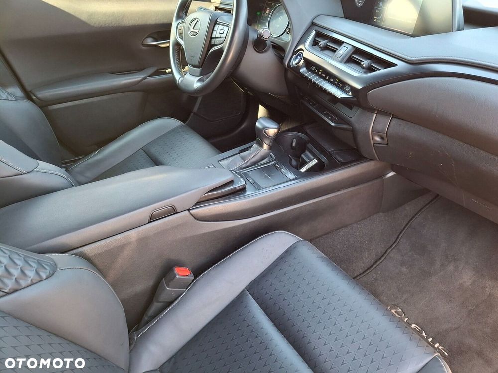Lexus UX - 19