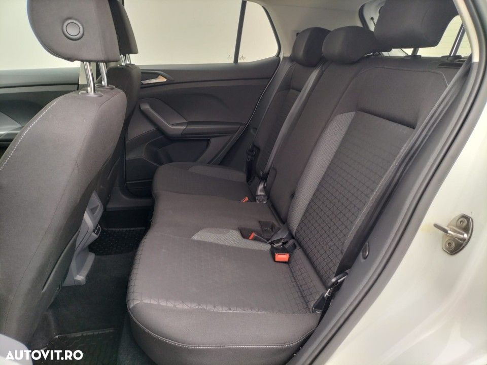 Volkswagen T-Cross - 13