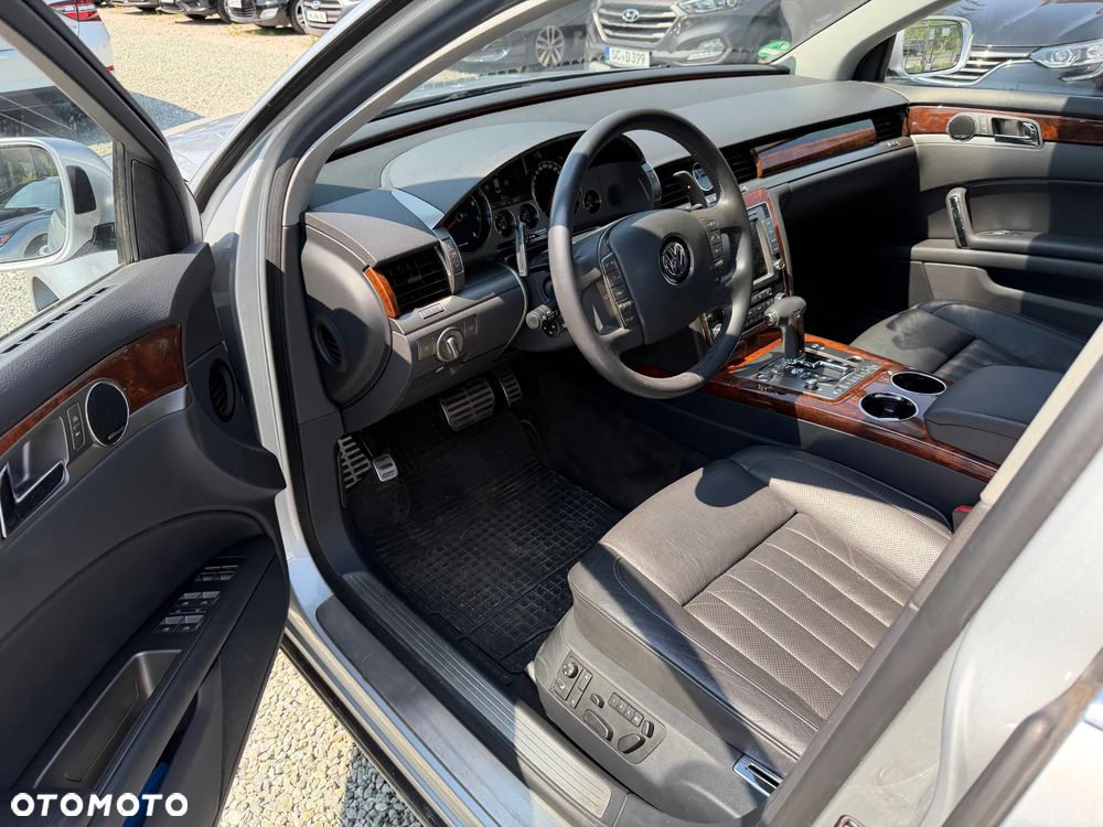 Volkswagen Phaeton 4.2 V8 4MOTION Automatik (5 Sitzer) - 22