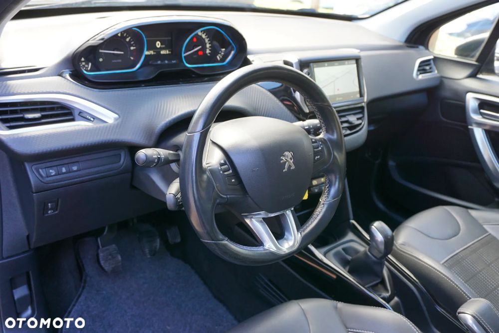 Peugeot 2008 1.2 Pure Tech Allure S&S - 9