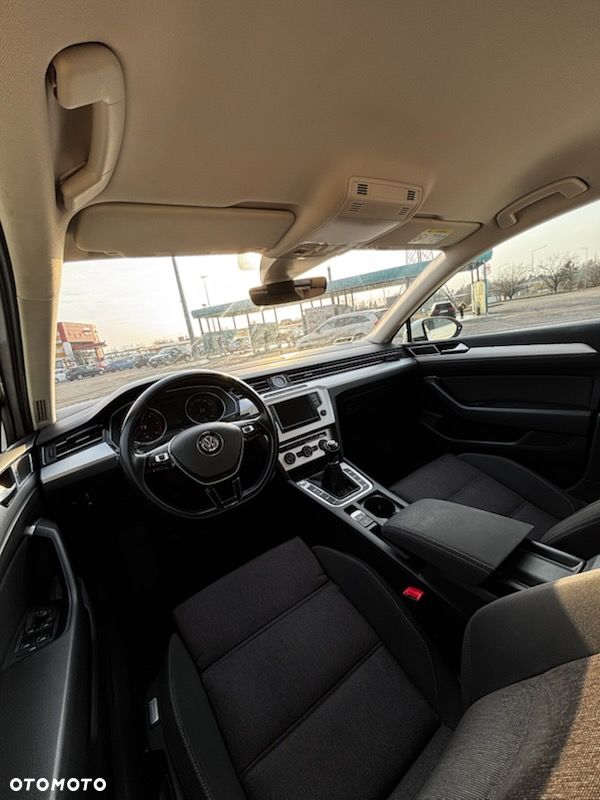 Volkswagen Passat 2.0 TDI BMT Trendline - 11